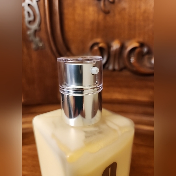 Clinique Dramatically Different Moisturizing Gel, 8.5oz Jumbo--NWOB - Picture 4 of 4